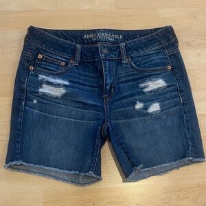 American Eagle Outfitters Distressed Dark Wash Denim Mid Length Shorts Size 4